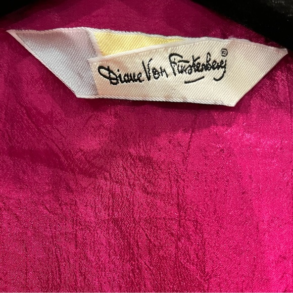 Diane Von Furstenberg Vintage Fuchsia Button Up Top - Picture 5 of 11